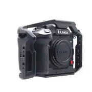 Camera Cage Case Video Rig Stbilizer Tripod Adapter with Cold Shoe For LUMIX GH6