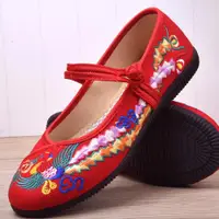 在飛比找ETMall東森購物網優惠-老北京布鞋圓頭軟底繡花鞋