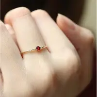 在飛比找Yahoo!奇摩拍賣優惠-【覓秘基地】 鍍18k黃金紅寶石戒指女歐美時尚訂婚尾戒