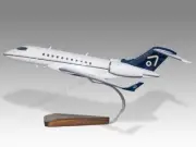 Bombardier Global 5000 BD-700 Desk Wood Airplane New Model Small Scale 1/100