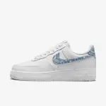 NIKE W AIR FORCE 1 07 ESS [DH4406-100 女 休閒鞋 變形蟲 PAISLEY 白水藍