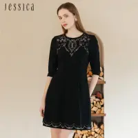 在飛比找momo購物網優惠-【JESSICA】素雅花卉刺繡收腰七分袖洋裝235708