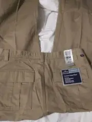 NWT-Dockers Men's Pants Classic Fit Flat Front Khakis 466453 No Wrinkles Crease