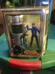 BRUCE BANNER TRANSFORMING CHAMBER WITH GAMMA GLOWING ACTION AWESOME FIGURE