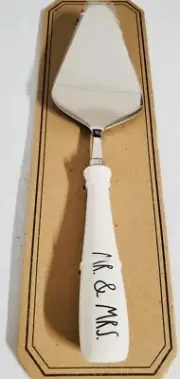 NEW Rae Dunn 11" Cake Pie Server Ceramic handle CHOOSE: LOVE, MR & MRS, EST 2021