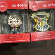 HALLMARK WIZARDING WORLD HARRY POTTER CHRISTMAS ORNAMENT Hogwarts Crest Set Of 2