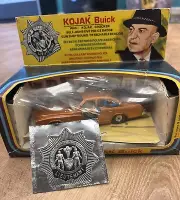 Vintage CORGI 290 KOJAK BUICK COMPLETE FIGURE & LIEUTENANT BADGE MIB