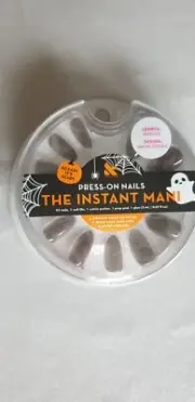 42 Pieces Olive & June Instant Mani Medium Oval Press-On Nails, Halloween Party