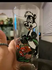 1976 PEPSI COLLECTOR SERIES PEPE LE PEW & DAFFY DUCK PROMO GLASS