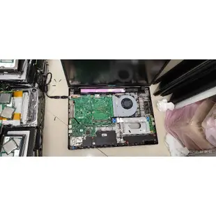 ASUS 華碩 X560UD 15.6  i7-8550U gtx1050 不開機 零件機 內部乾淨 自取