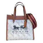 【COACH】COACH FIELD 馬車圖案印花徽章防刮PVC托特包 米白拼咖色