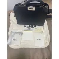 在飛比找蝦皮購物優惠-FENDI 芬迪 肩背包 Peekaboo mercari 