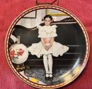 1986 Knowles “Sitting Pretty” by Norman Rockwell W/COA NIB Free Shipping