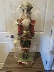 Traditional Nutcracker 32" Medium (Mark Roberts)
