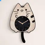 貓咪搖尾巴掛鐘木質卡通牆上靜音時鐘兒童房臥室創意鐘錶搖擺鍾 🌱吉盛🌱