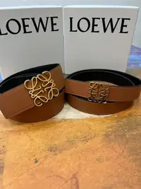 在飛比找Yahoo!奇摩拍賣優惠-Loewe 雙面皮帶 銀扣 寬2.8 長度90公分  $1x