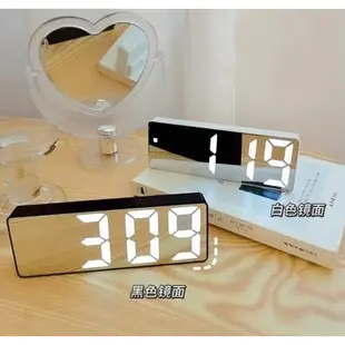 【現貨】LED多功能投影鬧鐘 數字時鐘 電子鐘 溫度計 LED投影 造型時鐘 掛鐘 LED時鐘 鏡面時鐘 USB鬧鈴