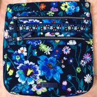 在飛比找蝦皮購物優惠-美國正品 Vera Bradley 斜背包 花布包 媽媽包 