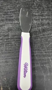 Wilton Spreader Spatula 8”Cake Icing Knife Purple Handle Stainless Steel NOS