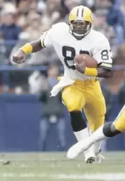 Football John Jefferson Of Green Bay Packers Carries Ball 1982 OLD PHOTO