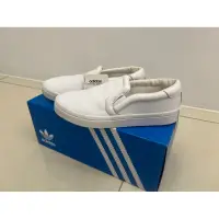 在飛比找蝦皮購物優惠-adidas三葉愛迪達白色休閒鞋懶人鞋S75166