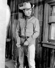 AUDIE MURPHY IN "SHOWDOWN" - 8X10 PUBLICITY PHOTO (SP233)