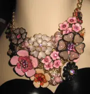 BETSEY JOHNSON Memoirs of Betsey" flowers NECKLACE STATEMENT PIECE