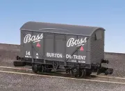 BR Vanfit Wagon Bass Brewery Peco NR2002P