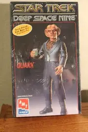 AMT 8719 Star Trek Deep Space Nine Quark Sealed Vinyl Kit with Display Base