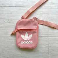 在飛比找蝦皮購物優惠-ADIDAS ORIGINALS｜櫻花粉 三葉草 運動側背包