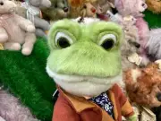 Charlie Bears Frog Footman, - Signature Collection - BEAR SHOP