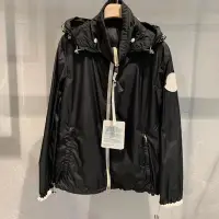 在飛比找Yahoo!奇摩拍賣優惠-MONCLER 爆款 台灣 缺貨款 女款風衣外套帽子可拆 超