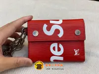 在飛比找Yahoo!奇摩拍賣優惠-《當肯二手名品》LV SUPREME 絕版 紅色 EPI 短