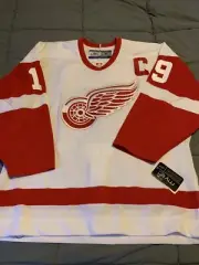 Steve Yzerman Detroit Red Wings White Jersey Size 52 New With Tags & Fightstrap