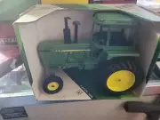 John Deere 4450 Tractor , Green Cab Early Edition, ertl 1/16 Scale