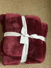 POTTERY BARN Holiday Cozy Cloud Plush 50 x 60" Throw Blanket~Garnet