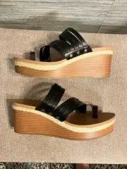 New in Box! WONDERLY "Libby" Strappy Toe Loop Wedge Sandals in Black - Size 8M