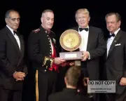DONALD TRUMP RECEIVES COMMANDANTS LEADERSHIP AWARD IN 2015 - 8X10 PHOTO (ZY-761)