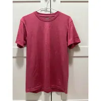 在飛比找蝦皮購物優惠-UNIQLO 桃紅色排汗透氣T恤
