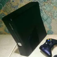 在飛比找Yahoo!奇摩拍賣優惠-XBOX360 4G單主機