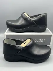 Dansko XP 2.0 Women’s 7.5 Black Pull Up Leather Slip Resistant Clogs New In Box