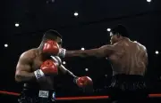 Trevor Berbick Lands A Punch V Mike Tyson Old Boxing Photo