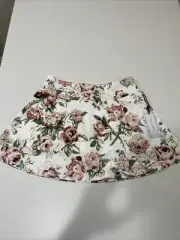 LAURA ASHLEY UPF FPS 50 FLORAL GOLF SKIRT WITH UNDER SHORT Medium