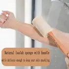 2025 New Product Natural Loofah Scrubber Long Wood Handle Exfoliating Back Brush