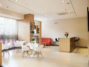 IU酒店(武漢高鐵紅鋼城店)IU Hotel (Wuhan Gaotie Honggangcheng)