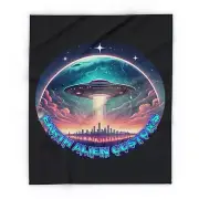 UFO-Themed Arctic Fleece Blanket - Cozy Outer Space Vibes for Alien Enthusiasts