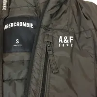 在飛比找蝦皮購物優惠-A&F 連帽外套 化纖填充外套 abercrombie &f