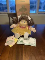 *RARE VINTAGE* 1983 Cabbage Patch Kids 16” Girl White Doll
