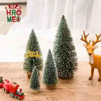 在飛比找ETMall東森購物網優惠-Hromeo迷你松針粘白小圣誕樹 桌面裝飾擺件植絨雪松樹 圣