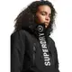 SUPERDRY 女裝 長袖 防風外套 Ultimate Windcheater 黑底白字